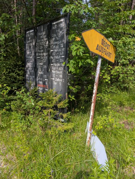 MUNA Street signs