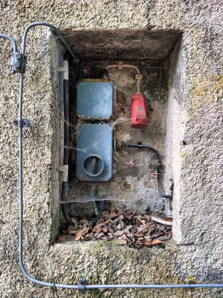 MUNA Bunker electrics