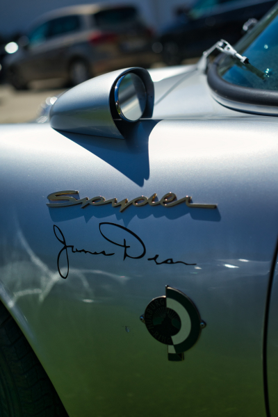 Zeiss Batis Distagon 40mm f2 CF A701489; A 1.5 liters engine and 110 hp propelled the 550-kilogram "Little Bastard" to a top speed of 225 km/h