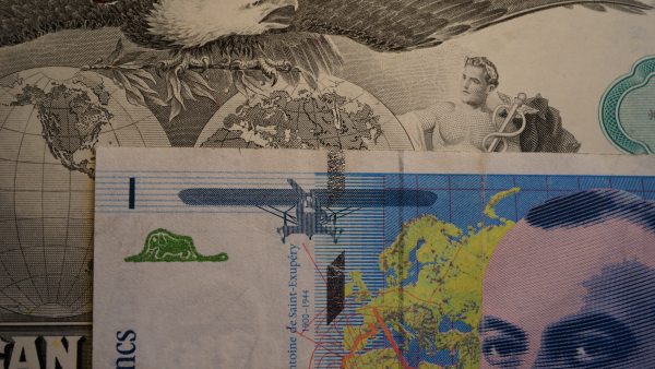 Modern Zeiss Batis Distagon 40mm lens at f8 close focus of France’s old 50-francs banknote