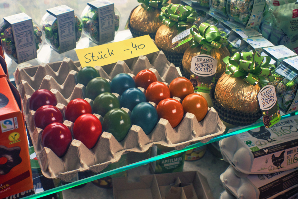 Regionales Produkt farbige Eier