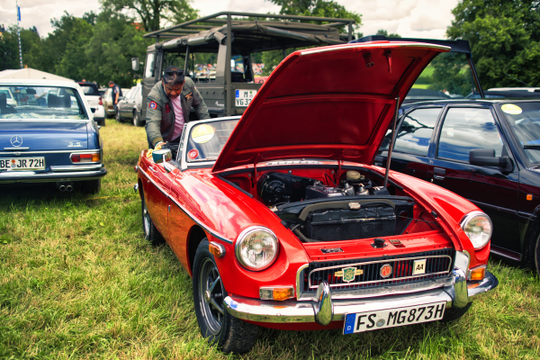 Carl Zeiss Vario Sonnar 28-85mm f3.3-4 A7C04992, MG B Roadster 1972