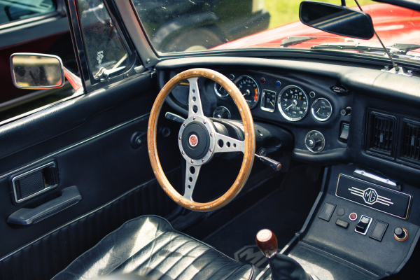 Carl Zeiss Vario Sonnar 28-85mm f3.3-4 A7C04996, MG B Roadster 1972