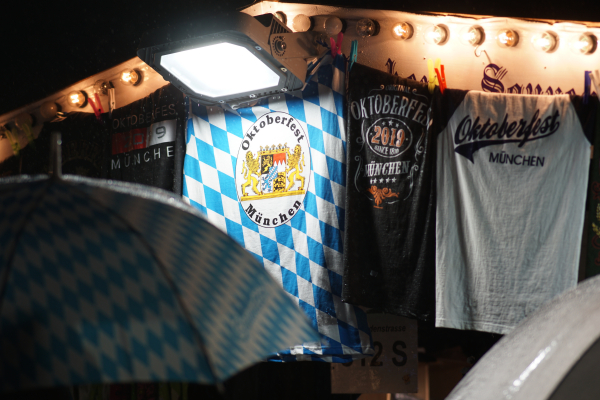 DSC07829 Viltrox 85mm f1.8 lens night image Octoberfest Munich