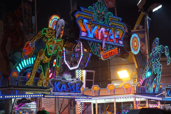 DSC07875 Viltrox 85mm f1.8 lens night image Octoberfest Munich