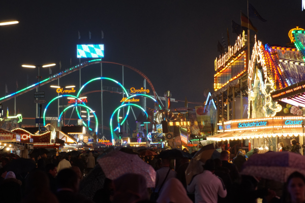 DSC07884 Viltrox 85mm f1.8 lens night image Octoberfest Munich