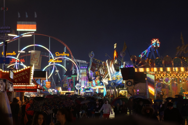 DSC07902 Viltrox 85mm f1.8 lens night image Octoberfest Munich