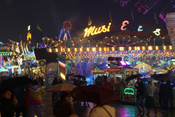 DSC07914 Viltrox 85mm f1.8 lens night image Octoberfest Munich