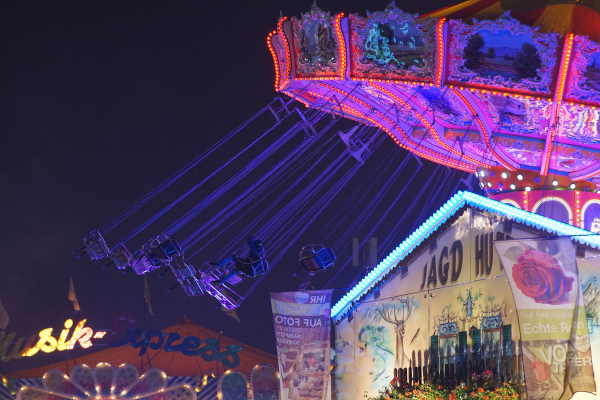 DSC07917 Viltrox 85mm f1.8 lens night image Octoberfest Munich