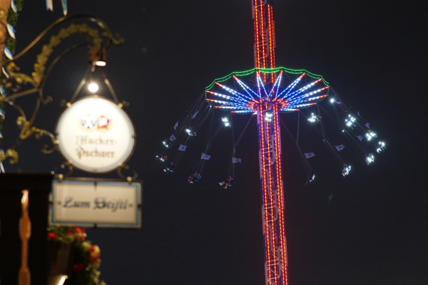 DSC08125 Viltrox 85mm f1.8 lens night image Octoberfest Munich