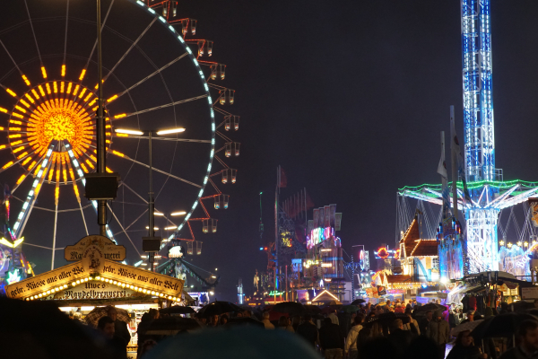 DSC08132 Viltrox 85mm f1.8 lens night image Octoberfest Munich