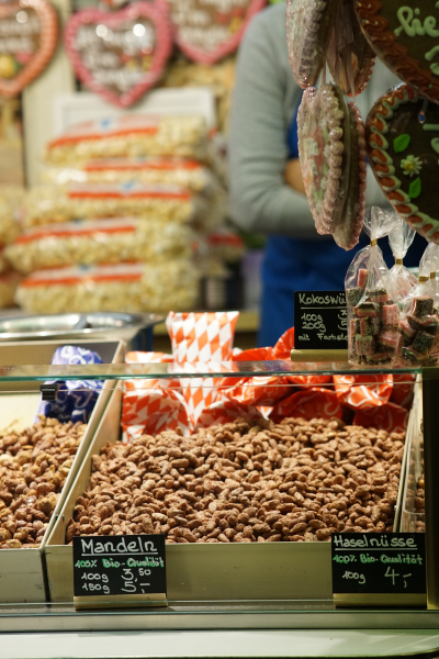 DSC08139 Viltrox 85mm f1.8 lens night image Octoberfest Munich