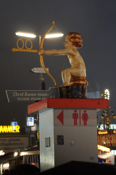 DSC08157 Viltrox 85mm f1.8 lens night image Octoberfest Munich