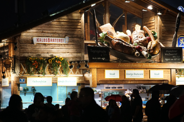 DSC08177 Viltrox 85mm f1.8 lens night image Octoberfest Munich