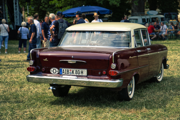 busy-bokeh Tamron 17 70mm f2.8 lens DSC03532
